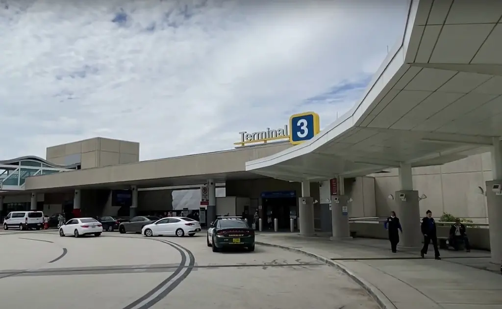 Terminal 3 curbeside, Fort Lauderdale airport